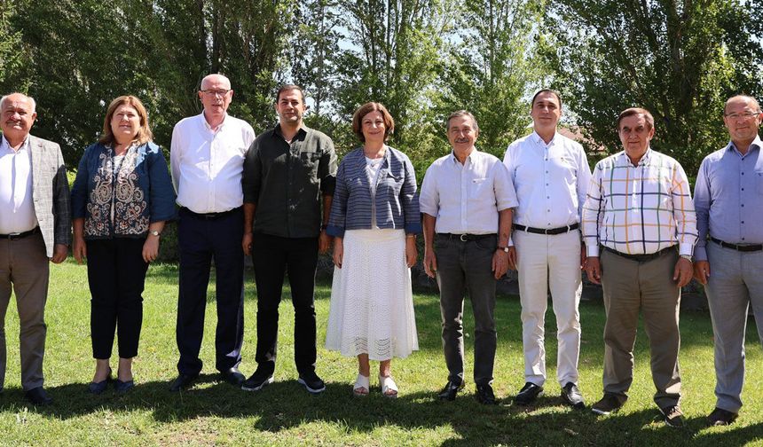 Eskişehir'de 8 belediye başkanı Yeni Parti'de