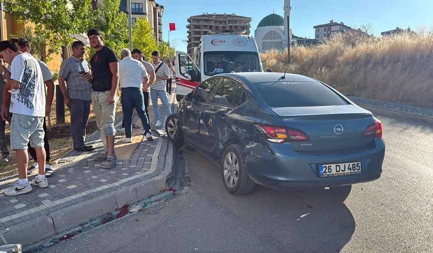 Eskişehir'de otomobil ile minibüs çarpıştı: 8 yaralı
