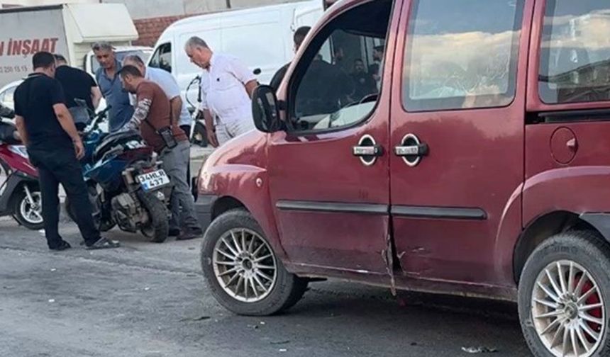 Otomobil motosiklete çarptı: 2 yaralı