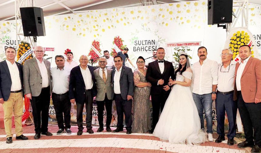Seyitgazi’deki düğün, siyaset ve bürokrasiyi buluşturdu
