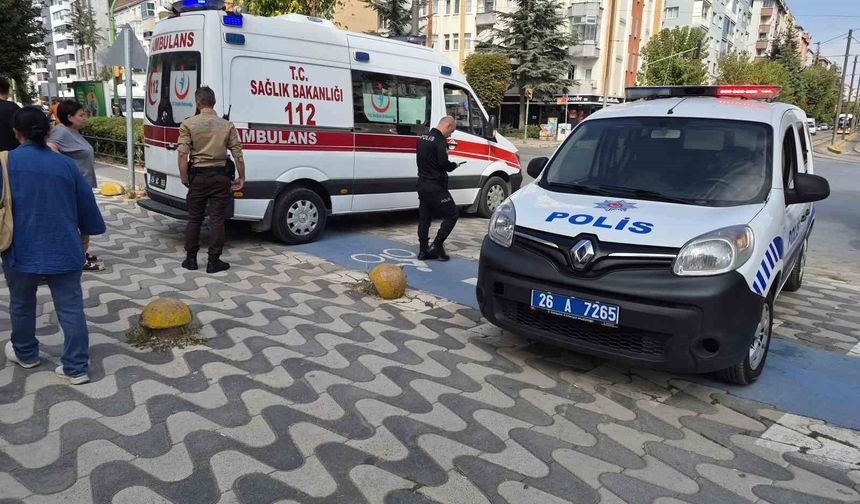 Eskişehir'de otomobilin çarptığı yaşlı kadın yaralandı