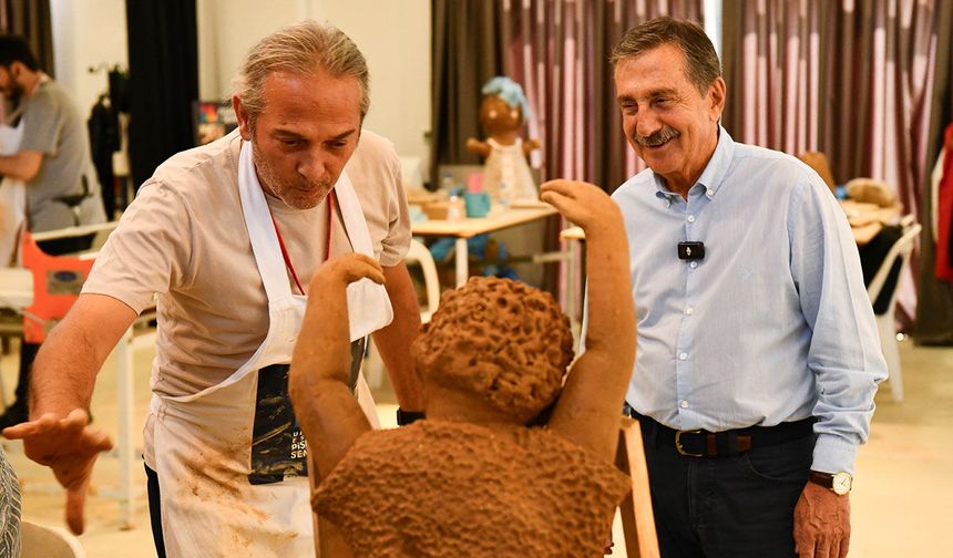 Başkan Ataç,  Çamura Şekil Verdi