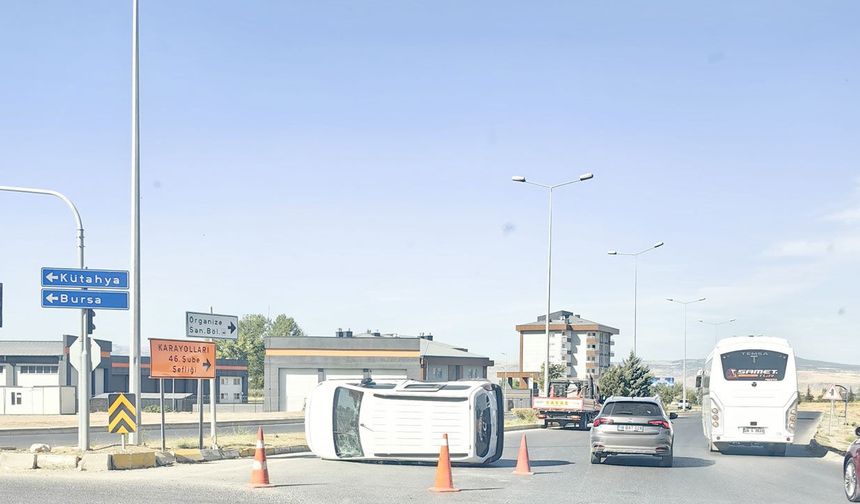 Eskişehir'de hafif ticari araç devrildi: 5 yaralı