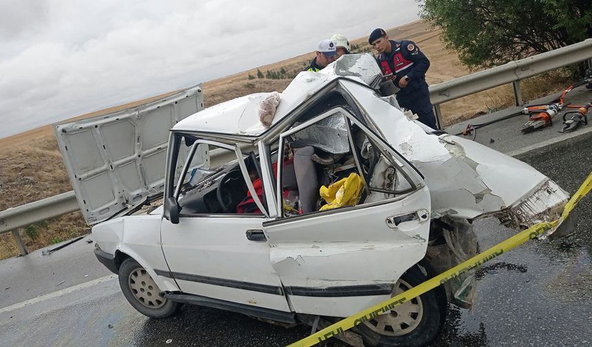 Eskişehir'de tır otomobile arkadan çarptı: 2 ölü