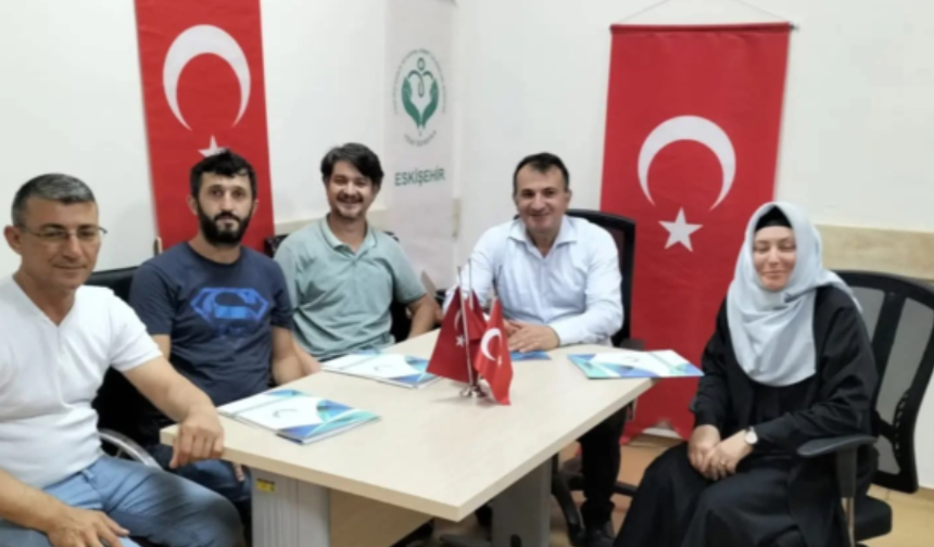 Sahada varız, emeğin yanındayız