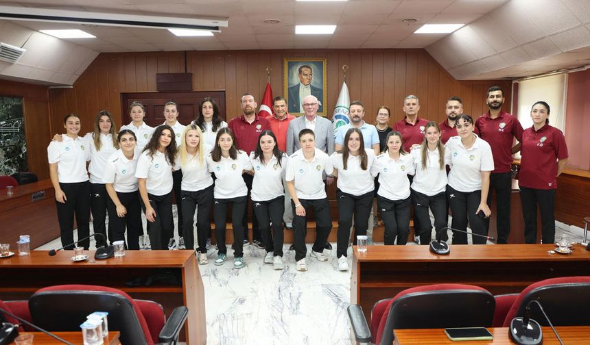 Şehrin Kızları’ndan Başkan Kurt’a teşekkür ziyareti