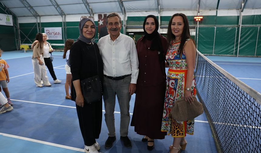 Tepebaşı’nda kortlarda 2 eylül coşkusu