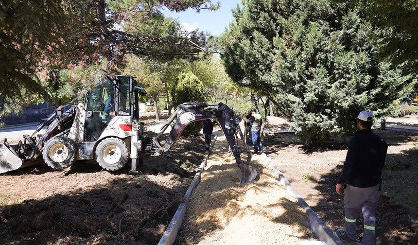 Tepebaşı’nda parklar hız kesmeden yenileniyor