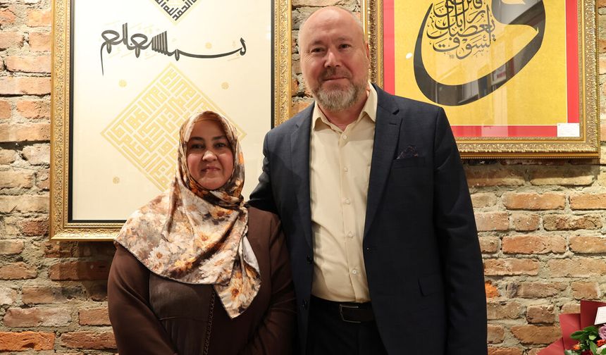 10 yıllık sanat yolculuğu ilk sergileriyle taçlandı