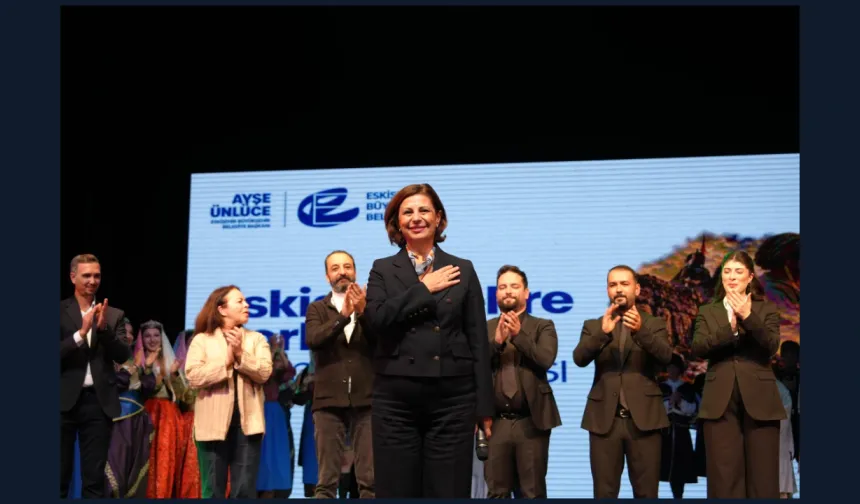 Büyükşehir Halk Dansları topluluğundan muhteşem gösteri