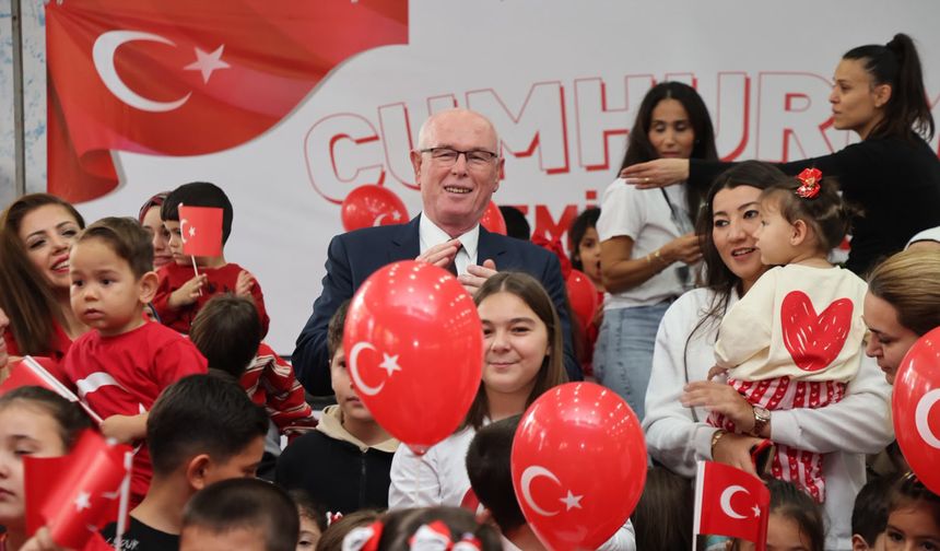 Cumhuriyet coşkusu anneler ve çocuklarla Alaaddin Parkı’na taşındı