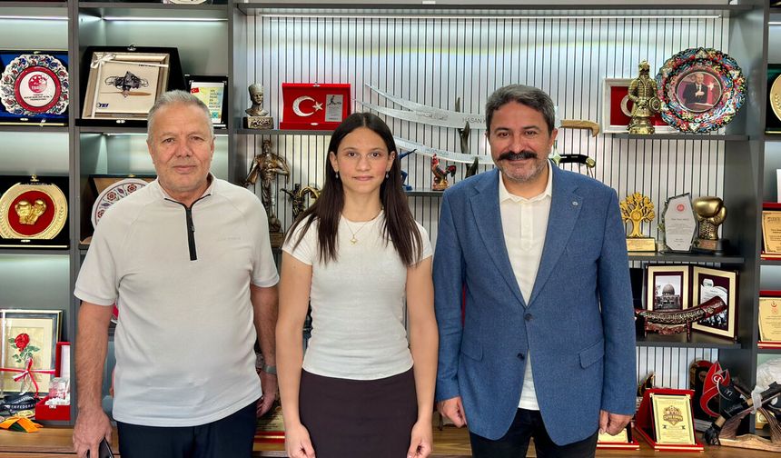 Eskişehirli öğrenci bilek güreşindeki başarısıyla Şampiyonlar Kampı'na katılmaya hak kazandı