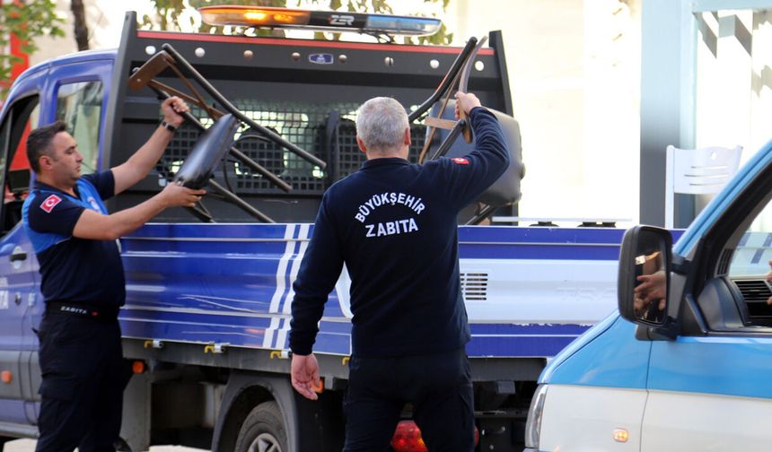 Görme engellilerin yolunu bile kapattılar