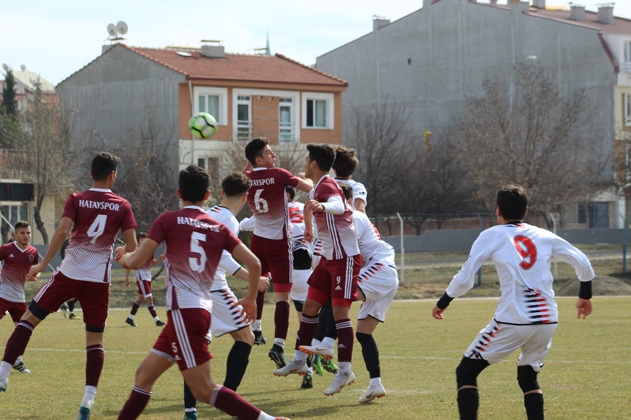 U 17’ler düşme hattından uzaklaşamadı