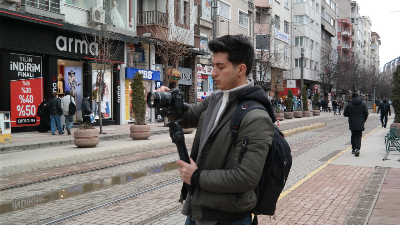Hemşirelik öğrencisi çektiği videolarla para kazanmaya başladı