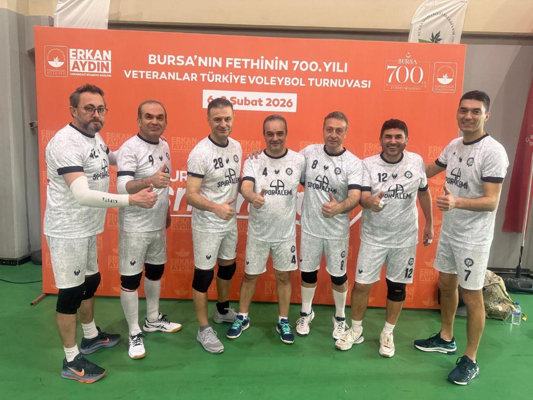 Eskisehirli Veteran Kadin Voleybolcular Turkiye Sampiyonu Oldu (1)