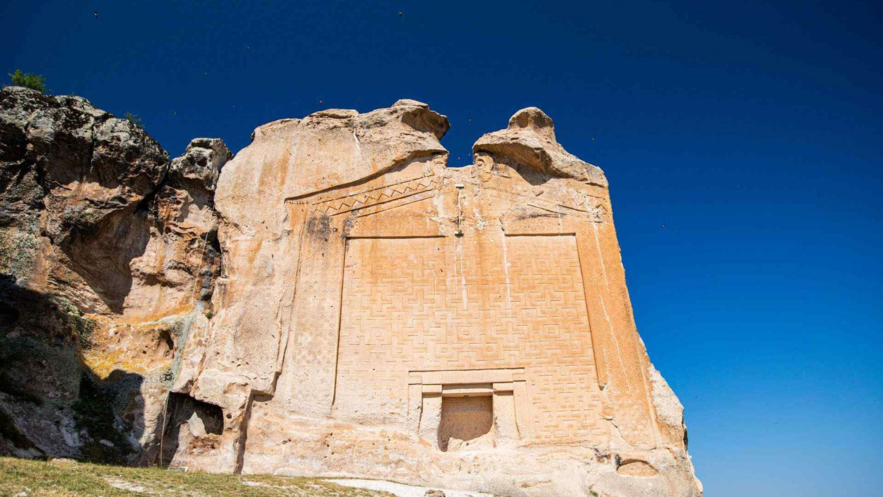 Kayalara nakşedilen 3000 yıllık gizem: Midas şehri Yazılıkaya