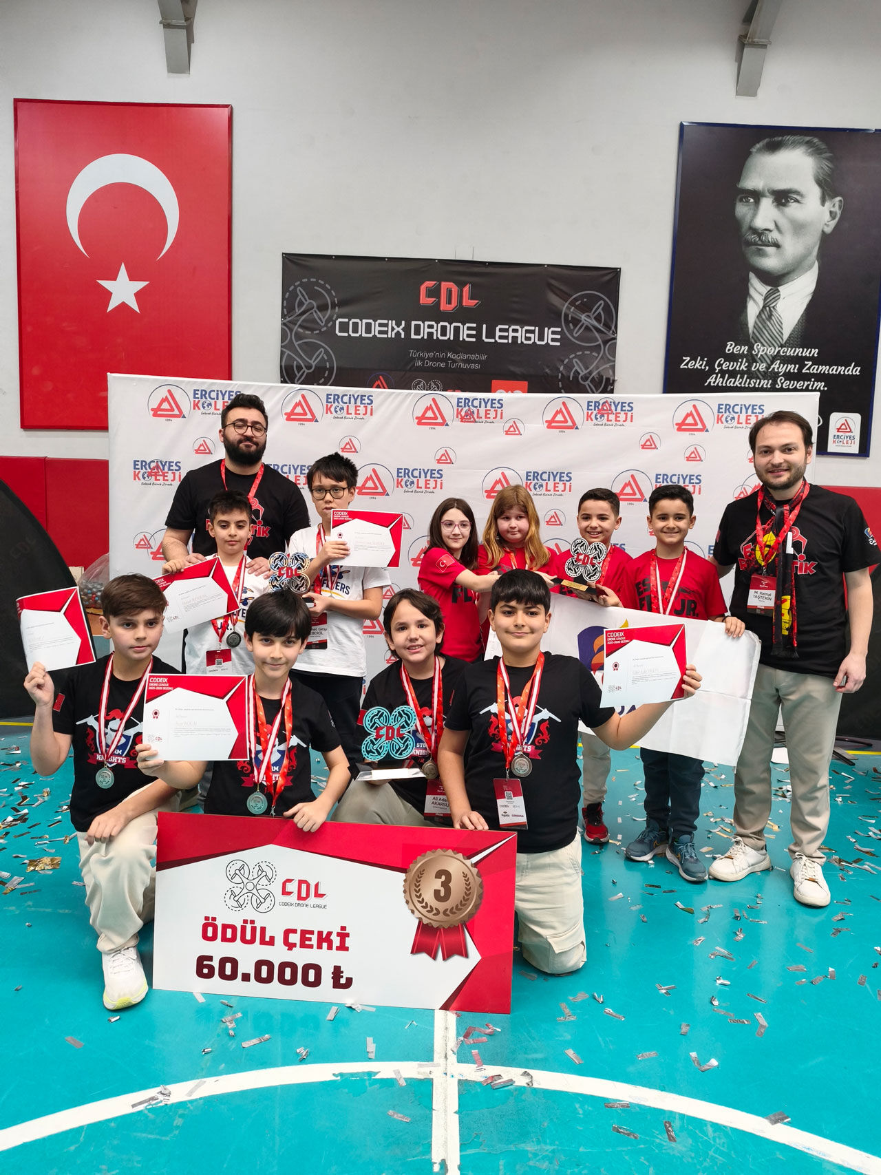 Cagdasli Ogrencilerden Turkiye 3Lugu 1