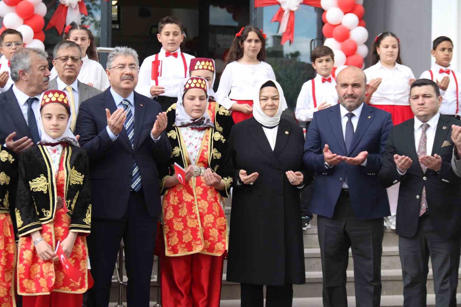 Eskişehir'de Doktor Mustafa Çamkoru Ortaokulu açıldı