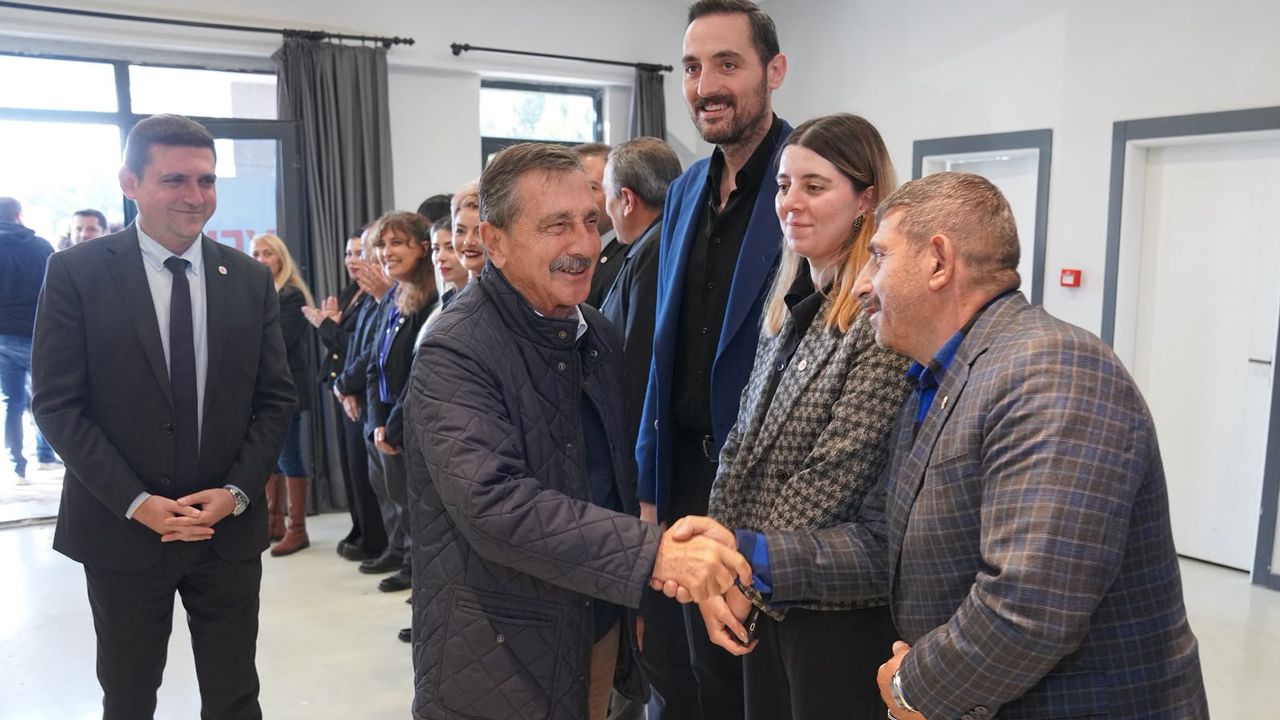 Başkan Ataç'tan Yeni Parti'nin seçim noktasına ziyaret