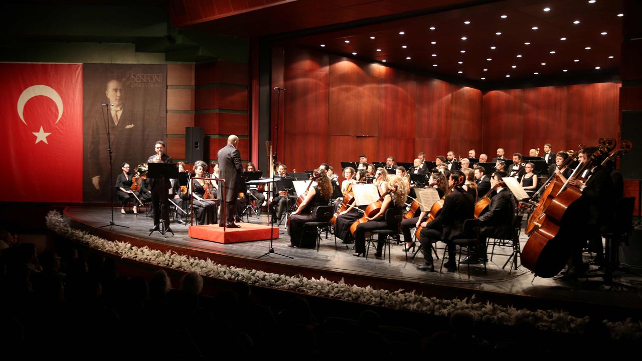 Büyükşehir Senfoni Orkestrası Glıère Ve Brahms’ın Eserlerini Seslendirdi