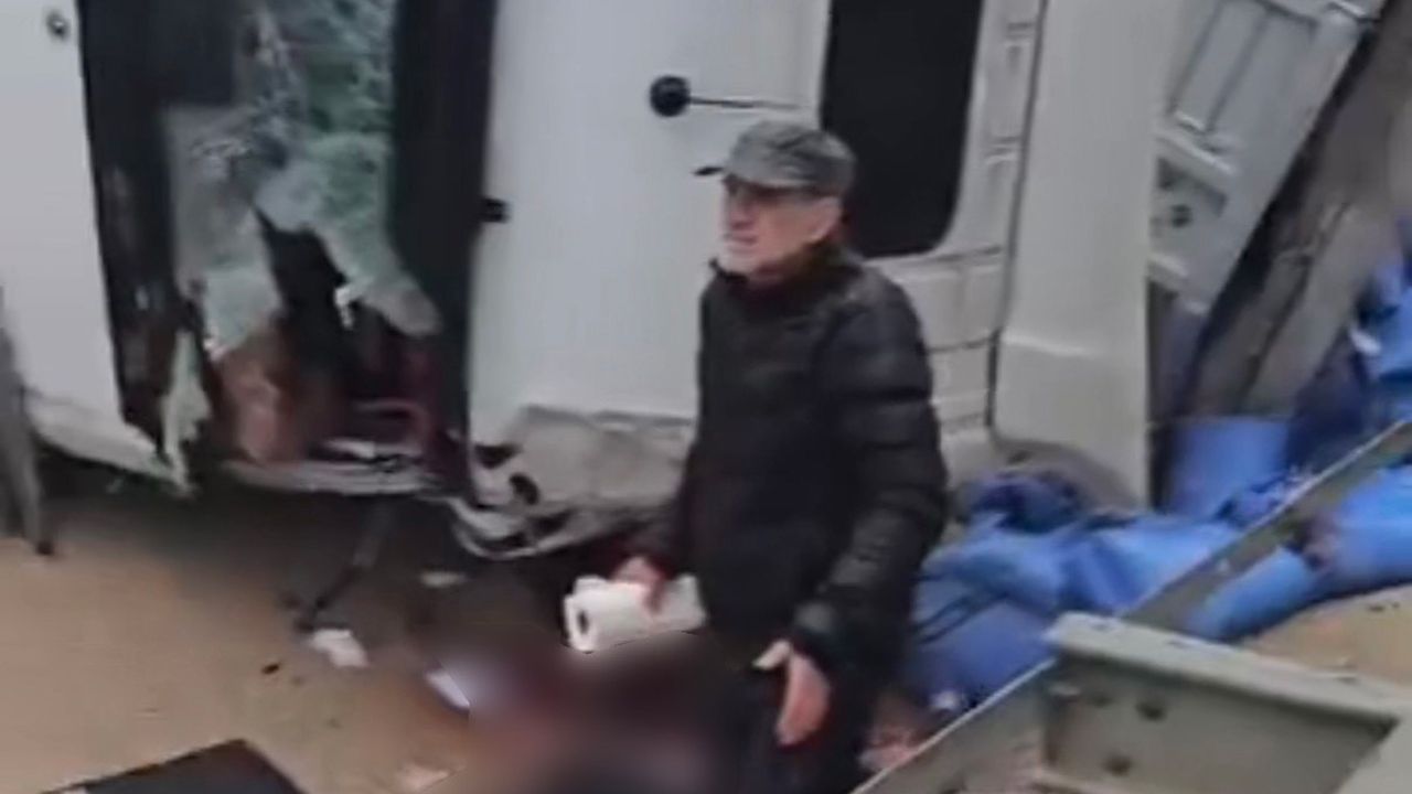 Feci TIR kazası: Şoförün kolu koptu!